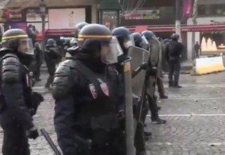 Полиция применила слезоточивый газ на манифестации пожарных в Париже