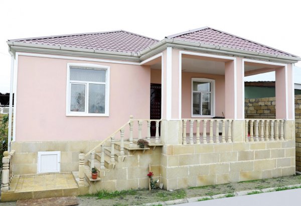 В двух районах Азербайджана семьям шехидов и инвалидам карабахской войны предоставлены частные дома (ФОТО)
