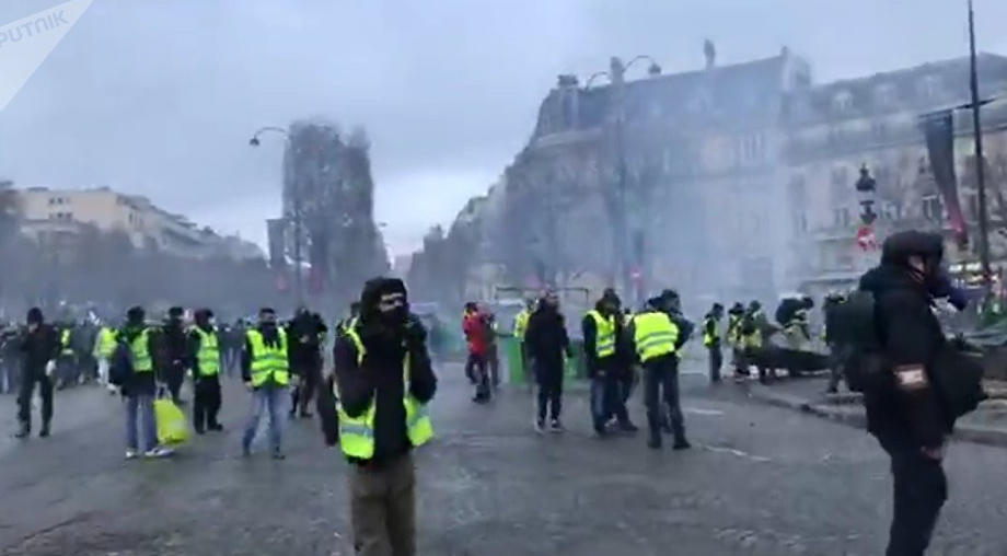 Yellow Vests' act 43 rally turns violent after clashes between protesters and police
