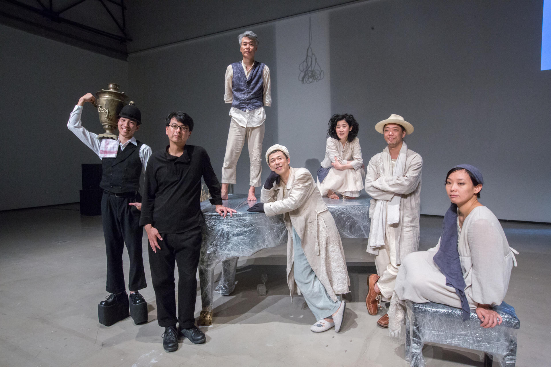 Японские актеры показали в Баку чеховского "Дядю Ваню" (ФОТО)