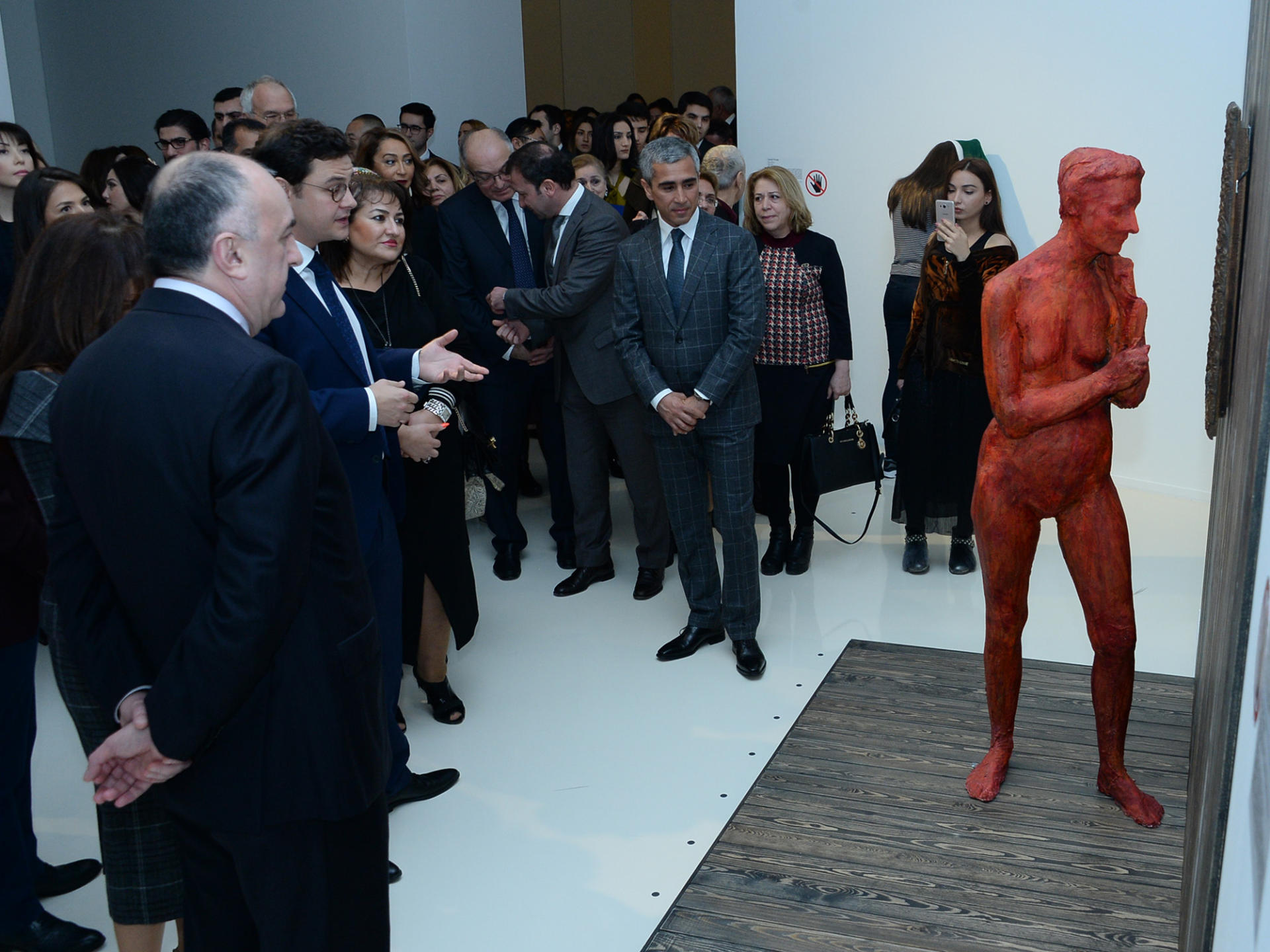 В Центре Гейдара Алиева открылась уникальная экспозиция «Гиперреалистичная скульптура. Не отличить от живого» (ФОТО)