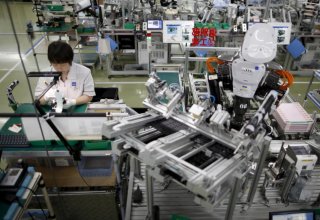 Japan's corporate investment slows sharply, raises doubt about outlook