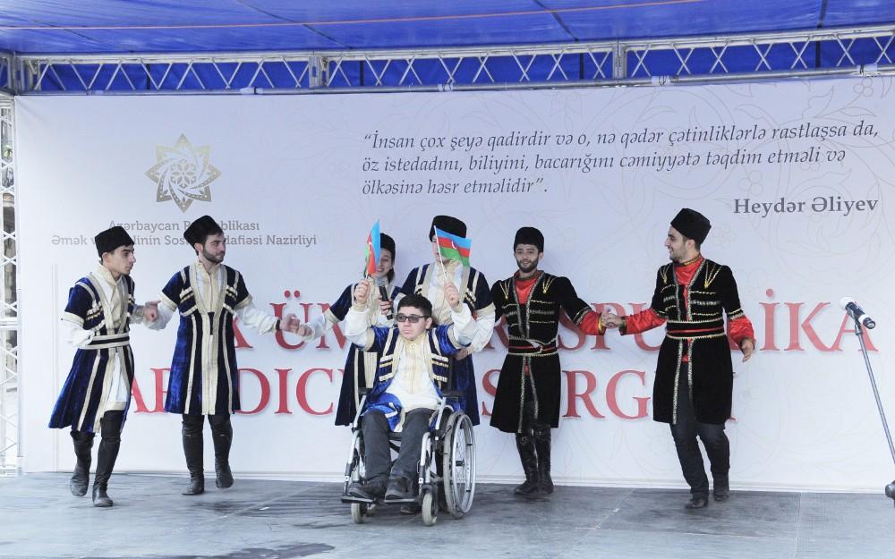 Вице-президент Фонда Гейдара Алиева Лейла Алиева приняла участие в открытии X общереспубликанской творческой выставки (ФОТО)