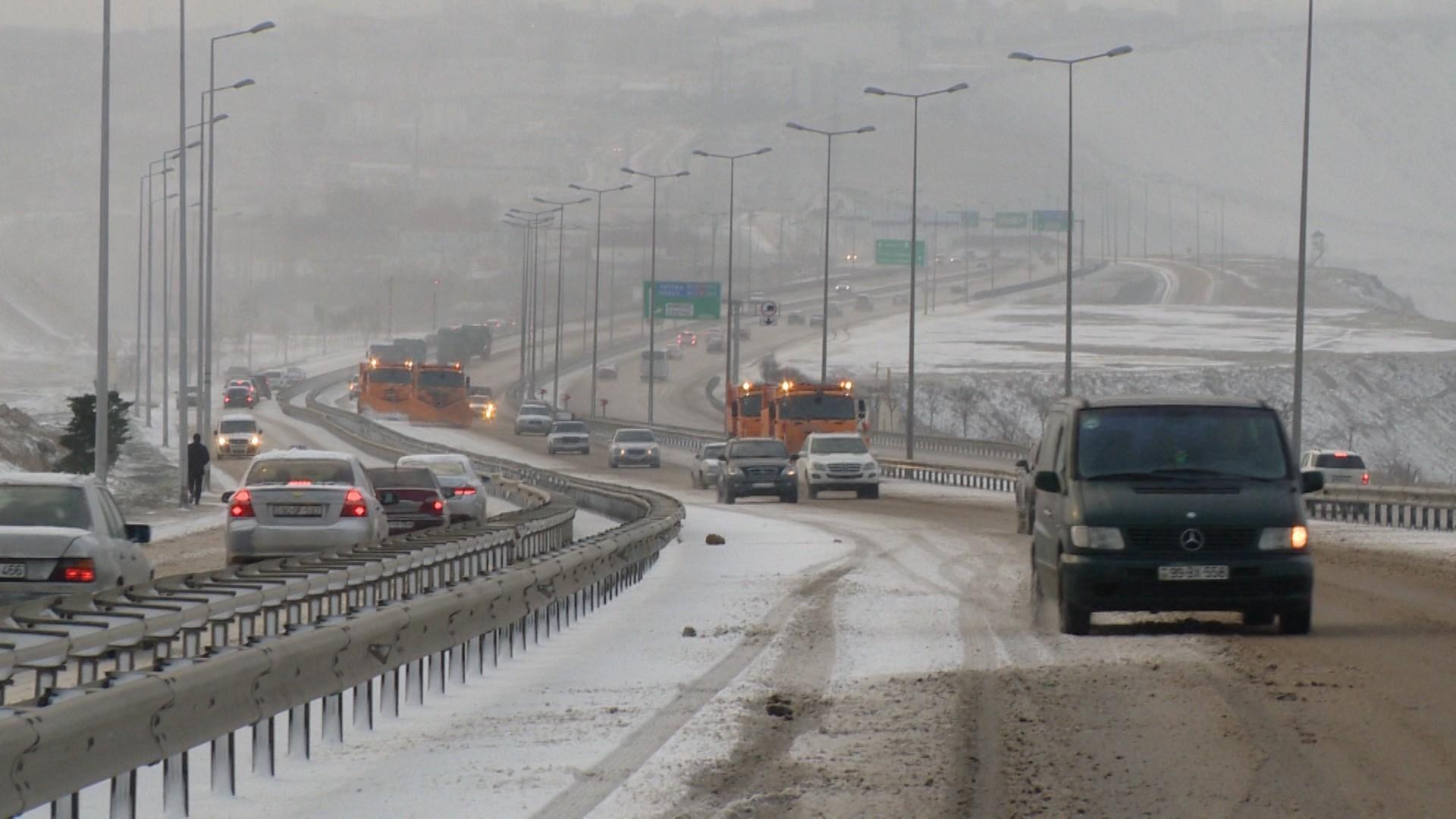 Дорожная полиция Азербайджана обратилась к водителям  в связи со сменой погодных условий