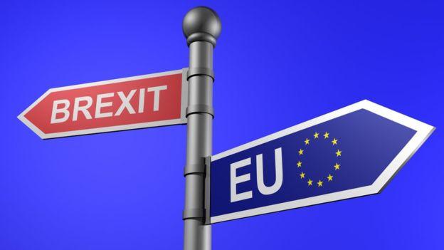 Еврокомиссия считает, что не нарушала обещание не пересматривать соглашение по Brexit