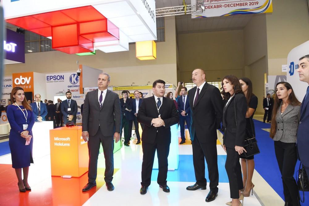 Президент Ильхам Алиев и Первая леди Мехрибан Алиева ознакомились с выставкой «Bakutel-2018» (ФОТО)