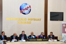 В Баку прошла конференция по итогам мониторинга соблюдения теле- и радиовещателями норм литературного языка (ФОТО)