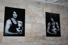 Красивое отцовство в Баку: мир двух мужчин - трехнедельного малыша и его отца (ФОТО)