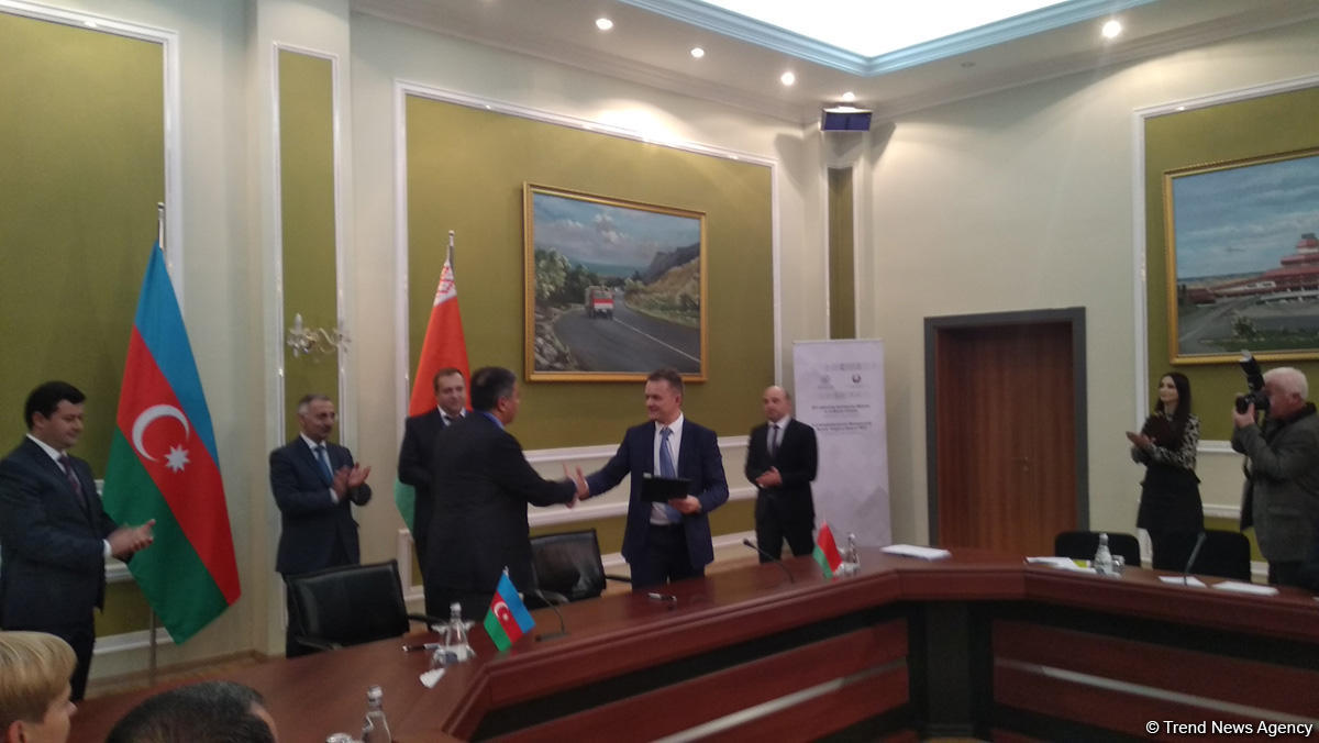 В Баку в рамках азербайджано-белорусского бизнес-форума в сфере ИКТ подписаны документы (ФОТО)