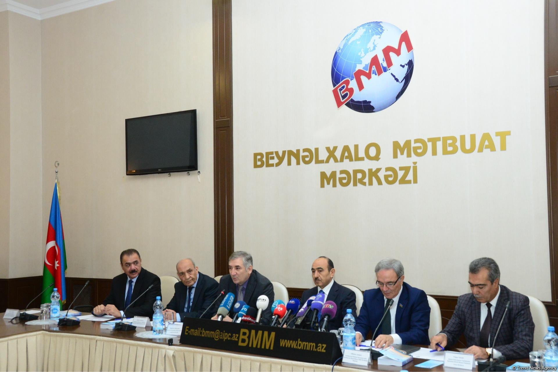 В Баку прошла конференция по итогам мониторинга соблюдения теле- и радиовещателями норм литературного языка (ФОТО)