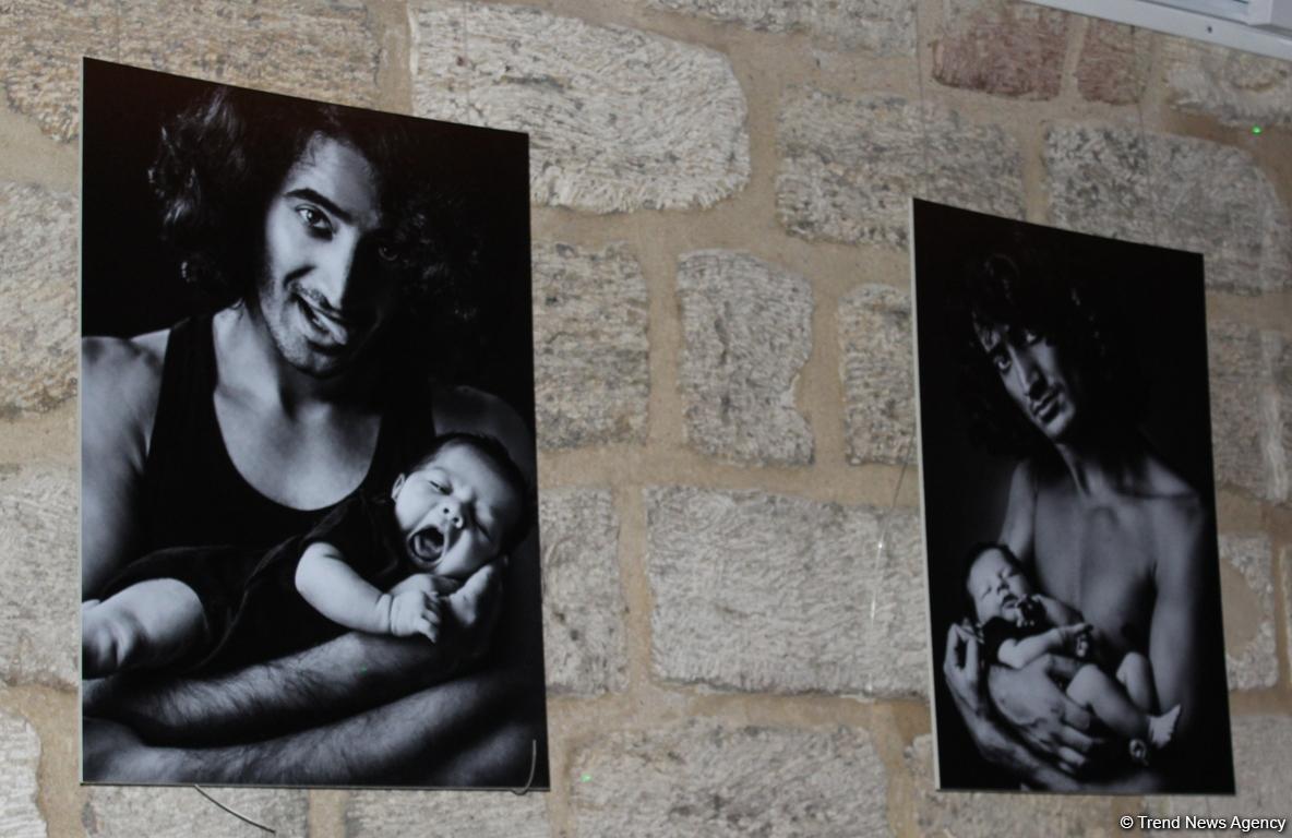 Красивое отцовство в Баку: мир двух мужчин - трехнедельного малыша и его отца (ФОТО)