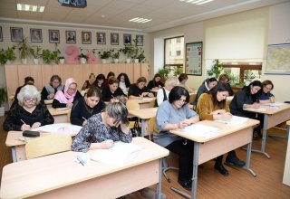В Азербайджане для учителей начальных классов будет проведено итоговое оценивание