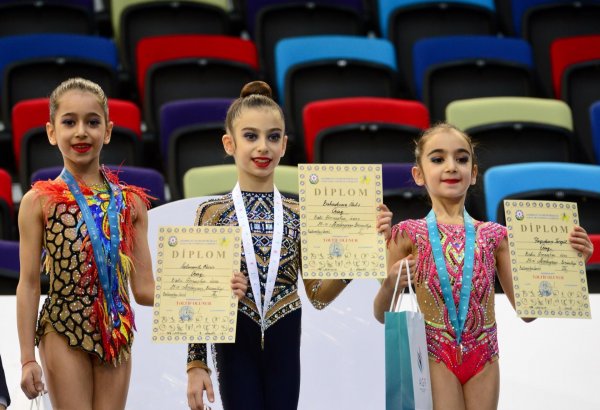 Bədii gimnastika üzrə 25-ci Azərbaycan birinciliyinin üçüncü günündə qaliblər mükafatlandırılıb (FOTO)