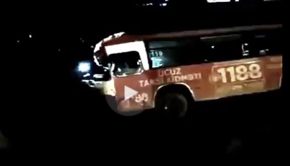 Ötən gecə baş vermiş avtobus qəzasının görüntüləri (VİDEO)