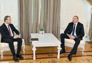 President Aliyev receives delegation led by FIDE president (PHOTO)
