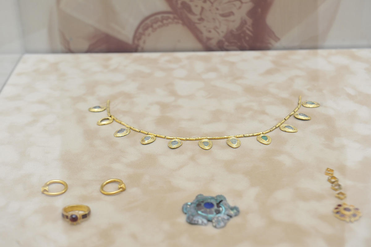 В Центре Гейдара Алиева представлены предметы украшения эпохи позднего железа (ФОТО)