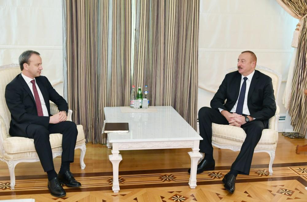 President Aliyev receives delegation led by FIDE president (PHOTO)