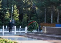 Президент Ильхам Алиев и члены семьи посетили могилу общенационального лидера Гейдара Алиева (ФОТО)