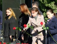 Azerbaijani public reveres memory of great leader Heydar Aliyev (PHOTO)