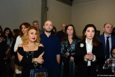 YARAT представил выставку грузинского художника Важико Чачхиани "Мухи кусаются к дождю" (ФОТО)