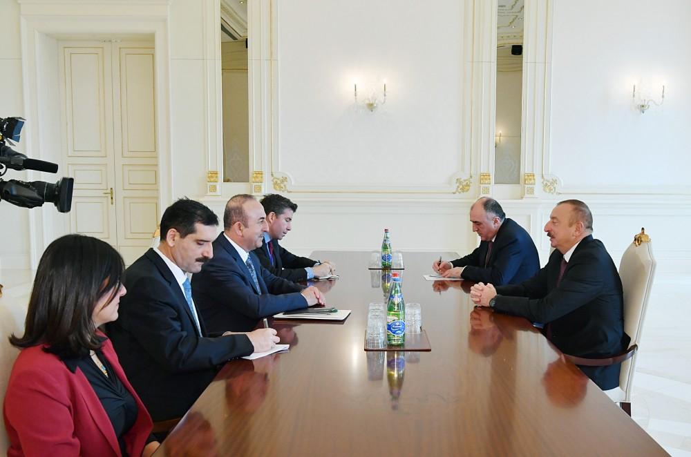Azerbaijani president receives Turkish FM (PHOTO)