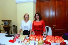 Время добрых дел: благотворительный концерт и ярмарка в Баку (ФОТО)