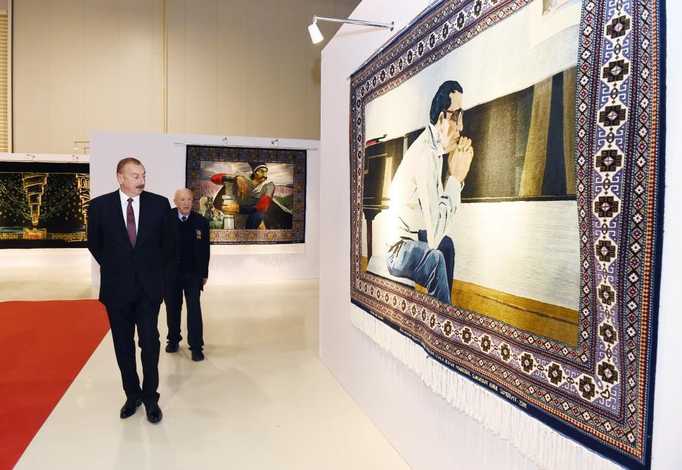 Президент Ильхам Алиев и Первая леди Мехрибан Алиева ознакомились с выставкой в связи с 90-летним юбилеем народного художника Таира Салахова (ФОТО) (версия 2)