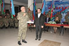 Эльнур Мамедов поздравил с Новым годом военнослужащих (ФОТО)