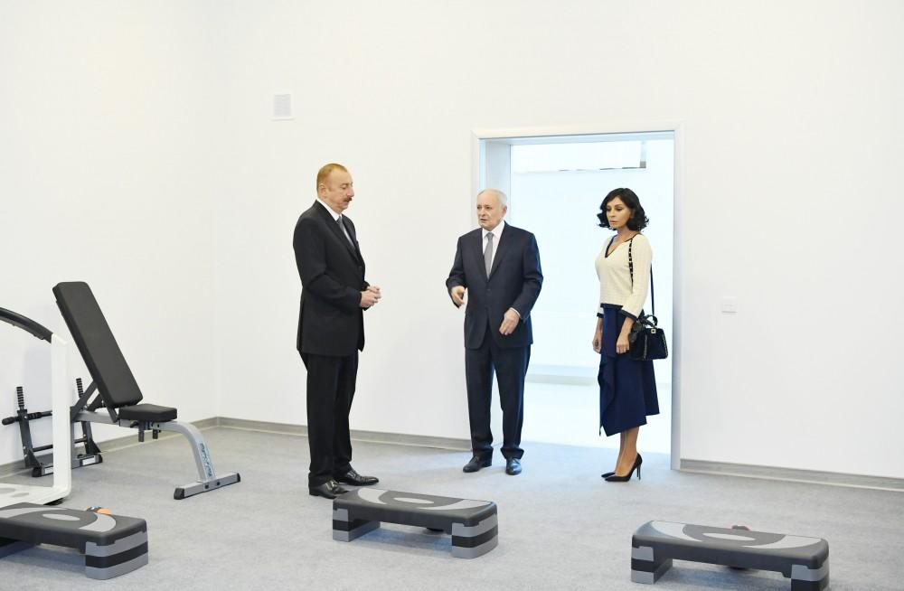 Президент Ильхам Алиев и Первая леди Мехрибан Алиева ознакомились с условиями после капитальной реконструкции в НИИ медицинской реабилитации в Баку (ФОТО)