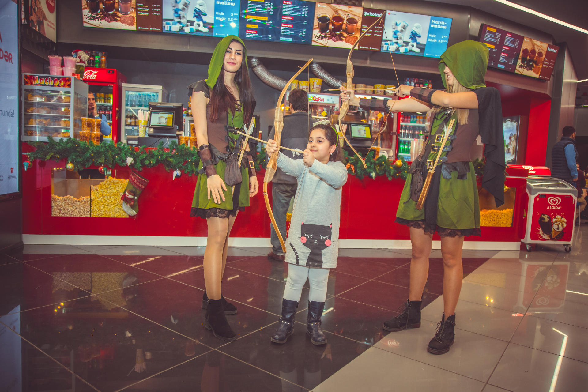В Баку появились девушки-лучницы из Шервудского леса (ВИДЕО, ФОТО)