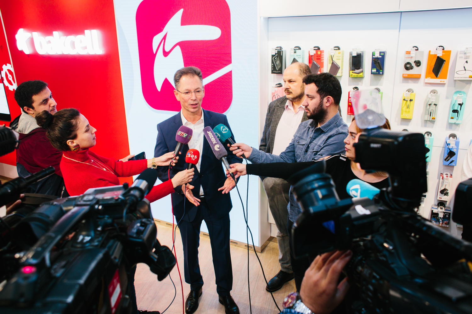 First Bakcell concept store with brand new design opens in center of Baku (VIDEO/PHOTO)
