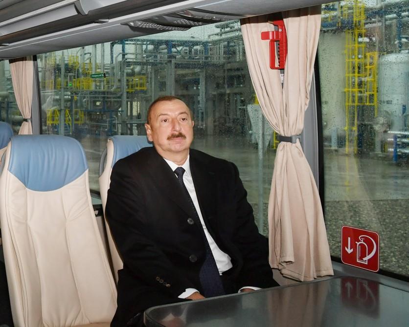 Президент Ильхам Алиев принял участие в открытии битумной установки и пункта заправки сжиженного газа на Бакинском НПЗ (ФОТО)