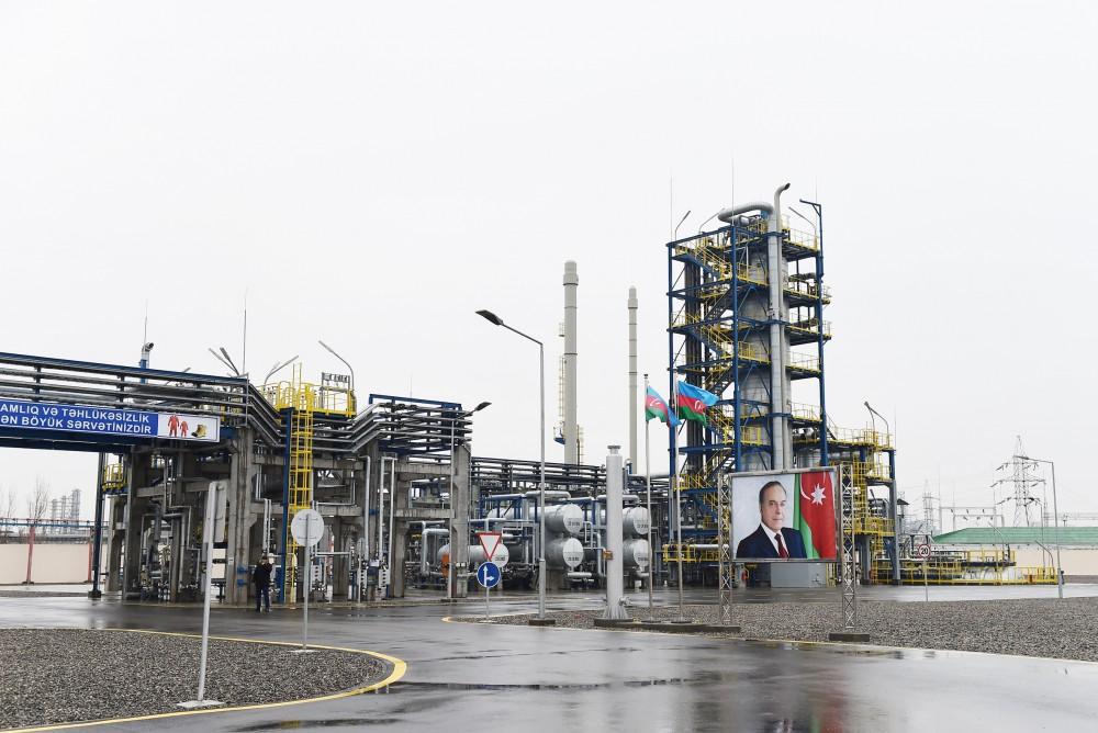 Президент Ильхам Алиев принял участие в открытии битумной установки и пункта заправки сжиженного газа на Бакинском НПЗ (ФОТО)