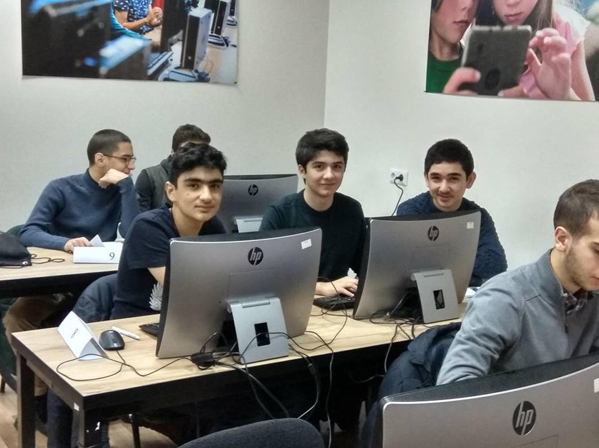 Очередной успех азербайджанских школьников при поддержке Azercell (ФОТО)
