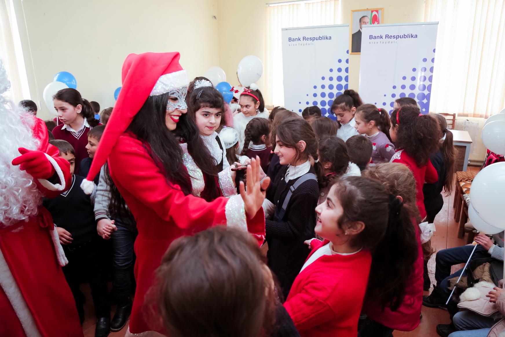 Bank Respublika выполнил новогодние пожелания детей школы-интерната (ФОТО)