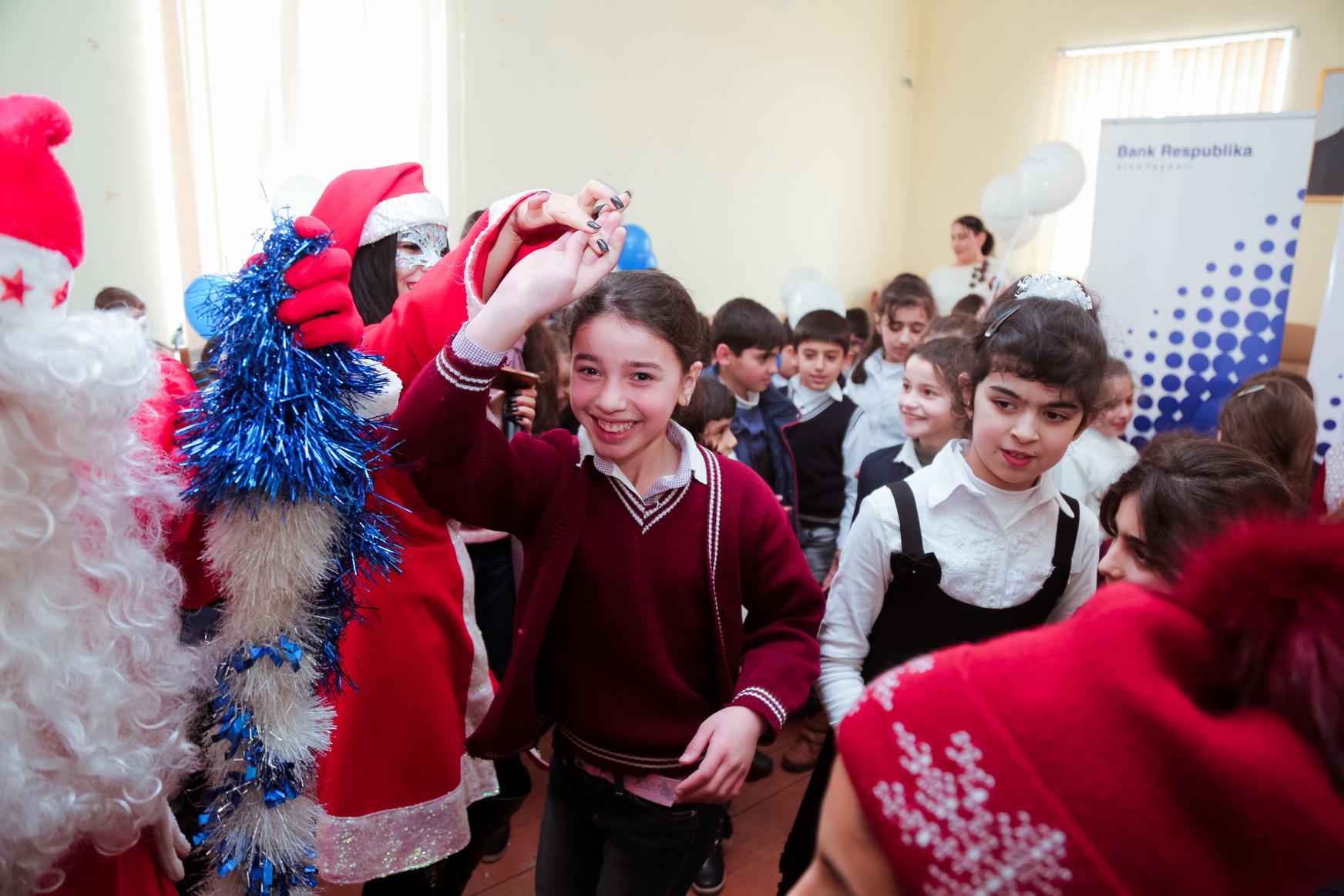 Bank Respublika internat məktəbinin uşaqlarının Yeni il arzularını həyata keçirib (FOTO)