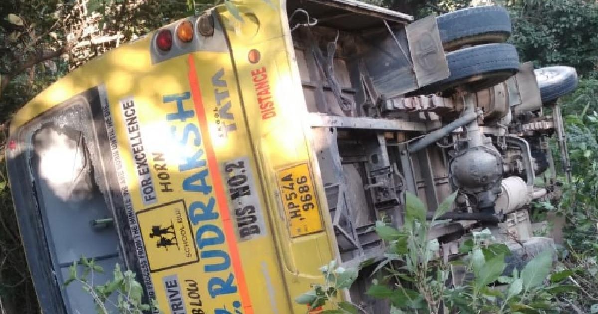 Hindistanda məktəbliləri aparan avtobus aşdı
