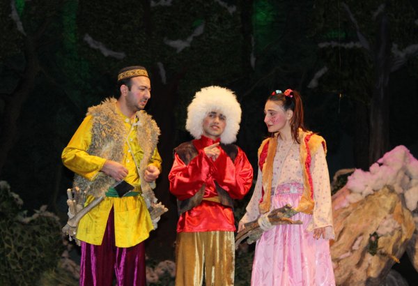 Новогодние приключения Джыртдана в Баку (ФОТО)