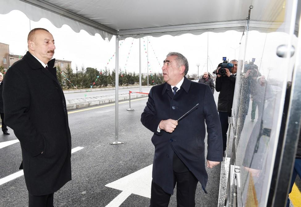Президент Ильхам Алиев принял участие в открытии новой дороги, соединяющей проспект Зии Буниядова с дорогой Балаханы-Бинагади (ФОТО)
