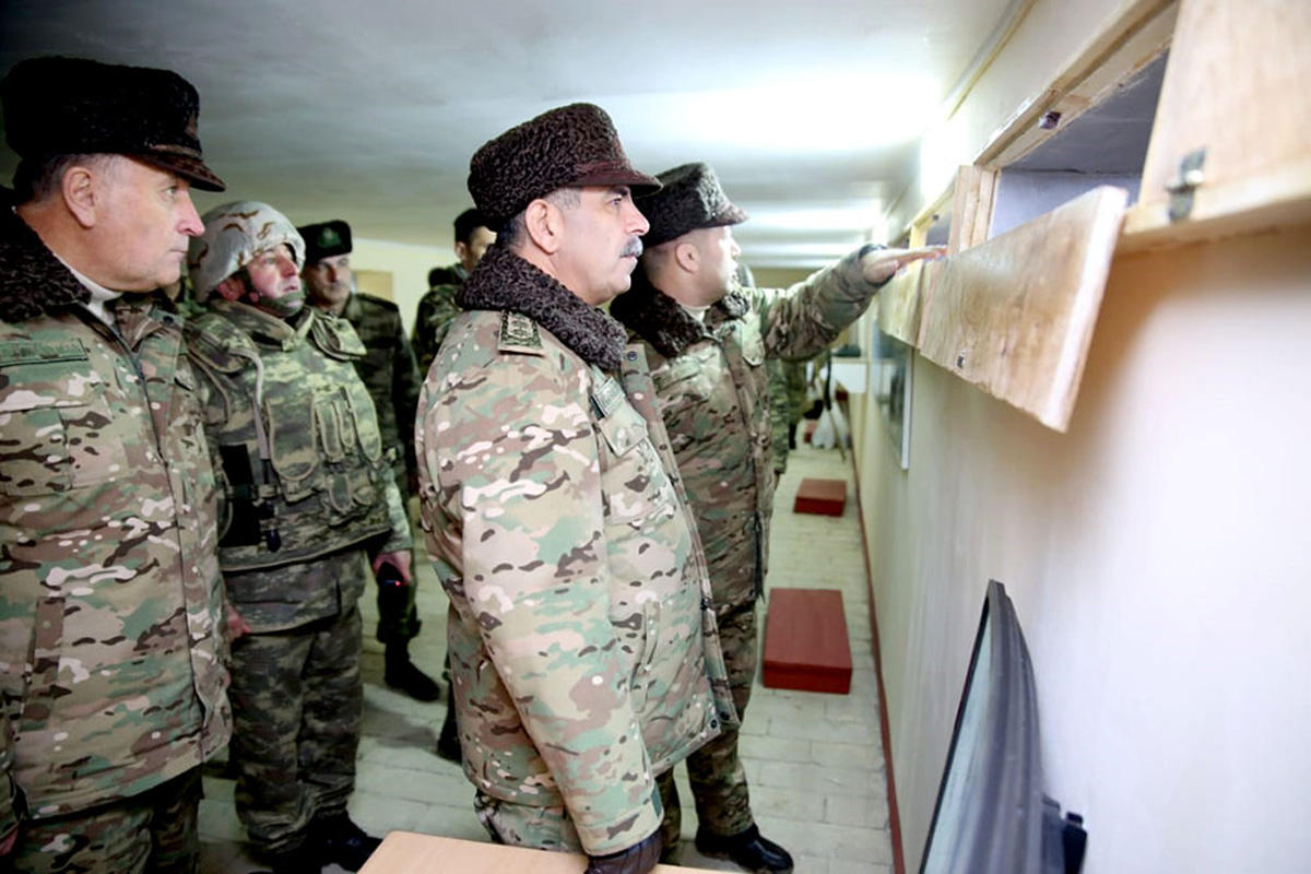 Руководство минобороны Азербайджана находится в прифронтовой зоне (ФОТО)