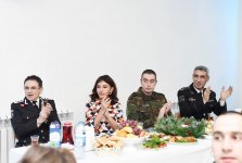 Первый вице-президент Мехрибан Алиева приняла участие в праздничном мероприятии в воинской части СГБ (ФОТО)
