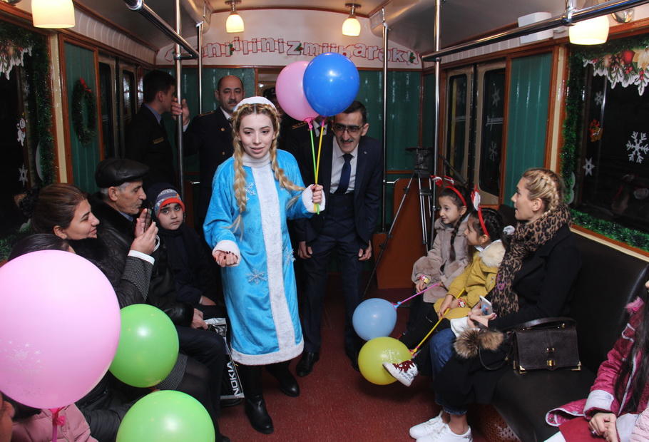 Şaxta baba və Qar qızın metro görüşləri başa çatıb (FOTO)