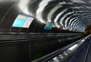 Bakı metrosunda hərəkətdə olan eskalator dayanıb - Rəsmi