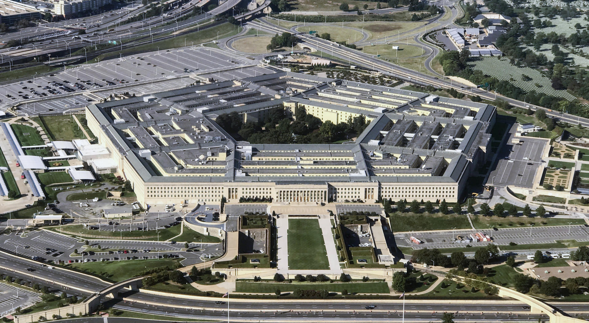 Pentagon says Chinese balloon violates international law, poses no risk for people