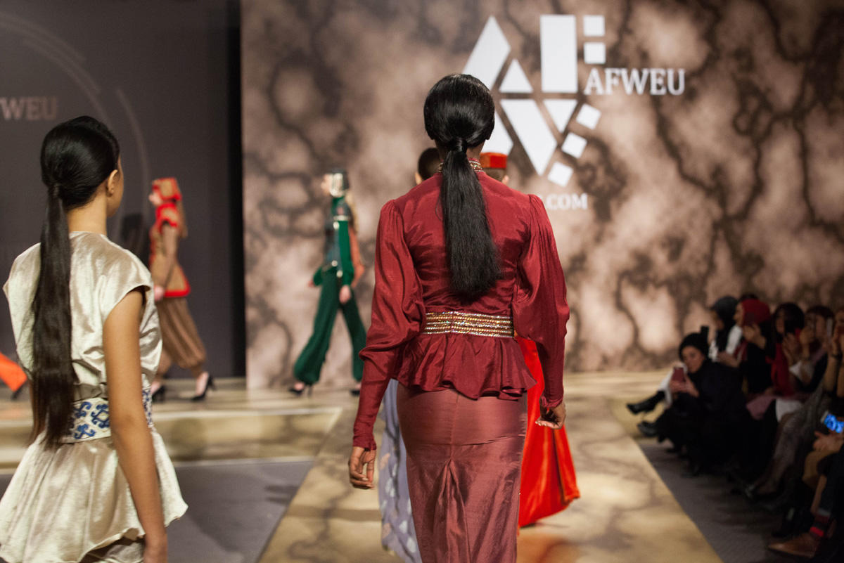 Красочные коллекции Гюльнары Халиловой очаровали AFWEU Fashion Week Istanbul (ФОТО)