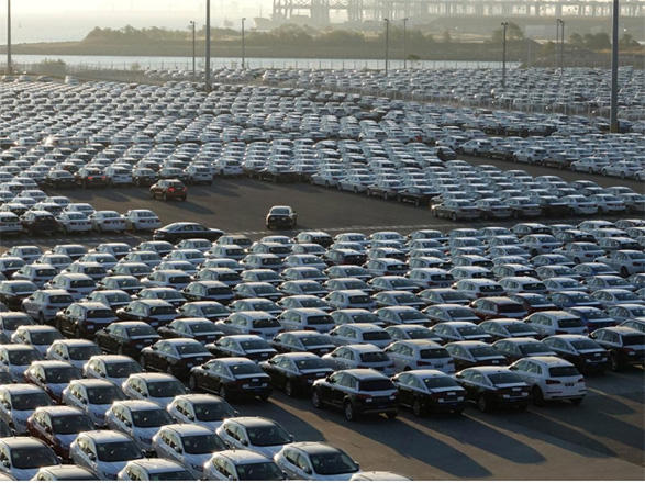 Canada auto sales fall 2.5 percent in March
