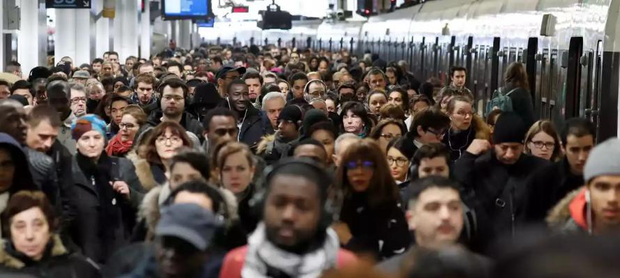 Французские коммерсанты сообщили о снижении активности покупателей на 30% из-за забастовки