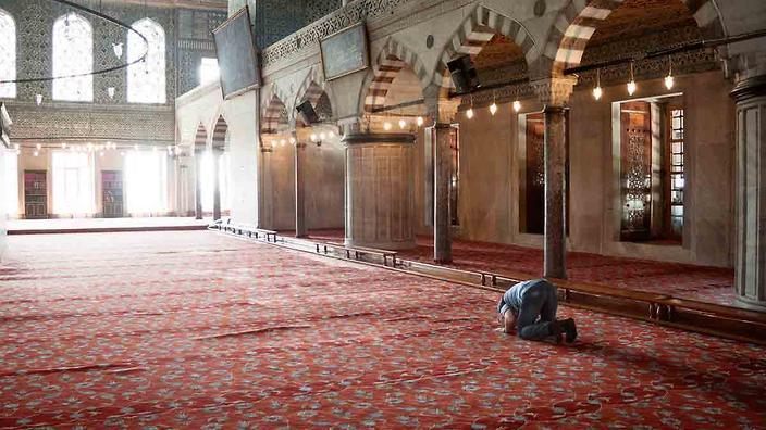 Имамам мечетей в Турции запрещается курение