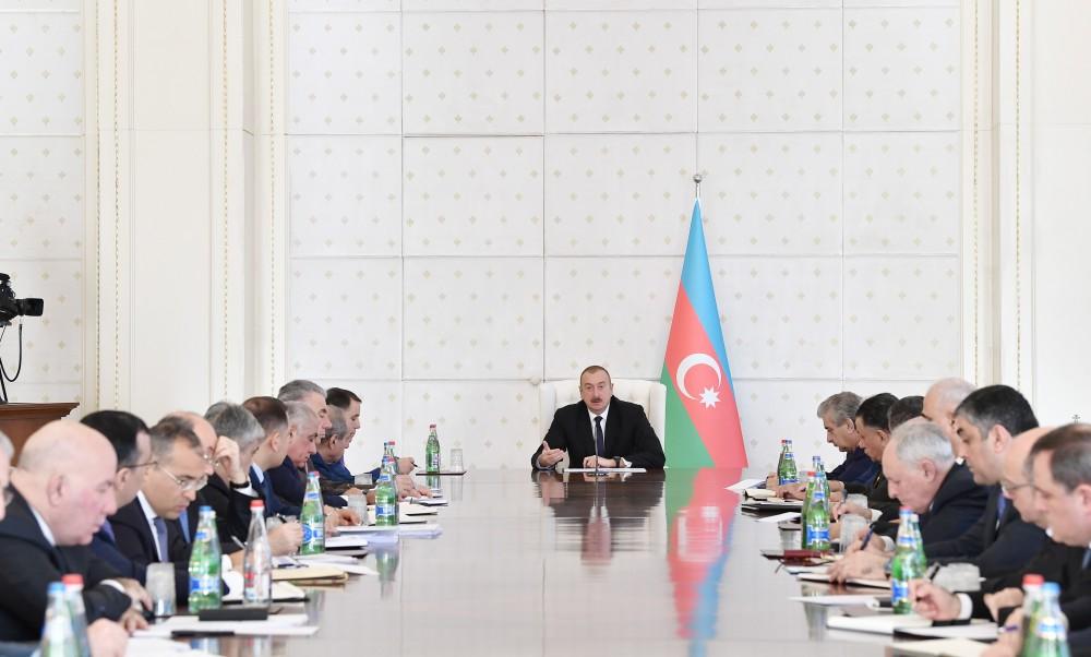 Под председательством Президента Ильхама Алиева прошло заседание Кабмина, посвященное итогам социально-экономического развития в 2018 году и предстоящим задачам (ФОТО) (версия 4)