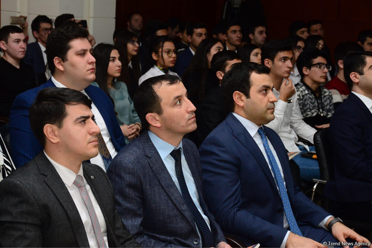 В центральной штаб-квартире правящей партии Азербайджана состоялась демонстрация фильма, посвященного борьбе с религиозным радикализмом (ФОТО)